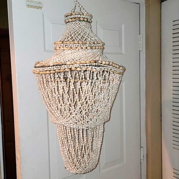 BEAUTIFUL VINTAGE HANDMADE SEASHELL CHANDELIER LAMP SHADE 33" TALL COLLECTABLE - Picture 1 of 5